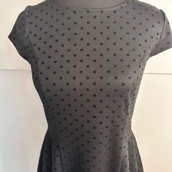 Kensie Black A-line Mini Dress with Cap Sleeves and Crew Neck - Picture 3 of 7